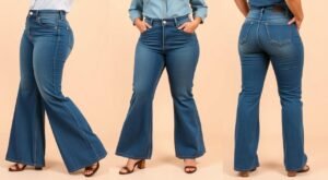Página Inicial 11 Trio de modelos apresentando calça jeans flare de cintura alta em tom azul médio sobre fundo bege neutro. A primeira modelo, vista de perfil, usa camiseta branca e demonstra o caimento alongado da calça jeans flare com barra ampla que se estende até o chão, complementada por sandálias marrons de salto. A modelo central, em pose frontal, veste camisa jeans clara e exibe a modelagem de cintura alta da calça flare com as mãos nos bolsos, usando sandálias de salto bloco marrom. A terceira modelo, fotografada de costas, revela o ajuste perfeito da calça jeans flare de cintura alta na região do quadril e a silhueta evasê característica, finalizando o look com sandálias similares. O conjunto destaca a versatilidade e elegância atemporal da calça jeans flare.